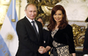 Argentina's President de Kirchner shakes hands with her Russian counterpart Putin in Buenos Aires