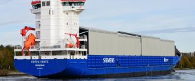 Primer buque customizado para el transporte de turbinas eólicas