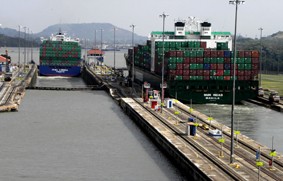 Containeros en Canal