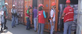 Carga en contenedores. Solo se inspecciona el 2%