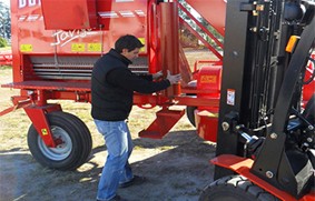 La empresa Dolbi exportó 20 cosechadoras de algodón a Turquía