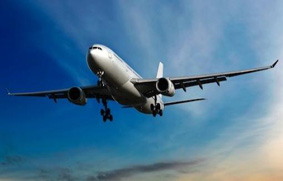 avion despegando chica