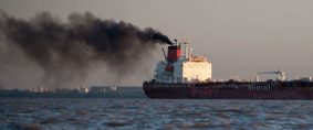Transporte marítimo global acuerda reducir sus emisiones de CO2
