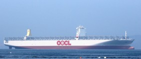 OOCL bautizó un nuevo mega fullcontainer