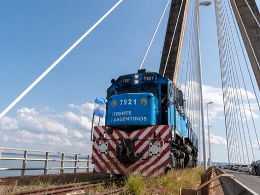 El tren de cargas volvió a cruzar a Paraguay